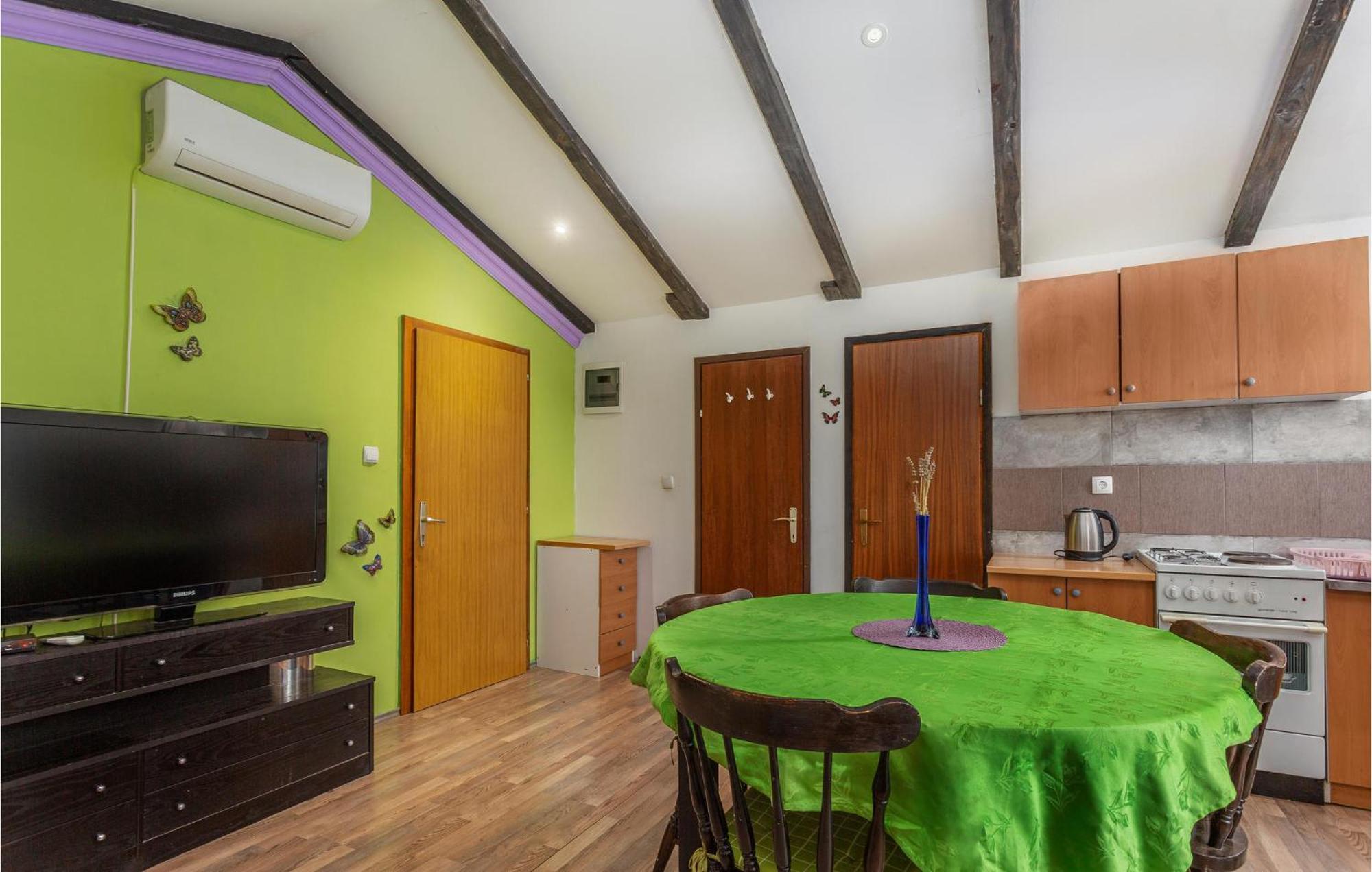 2 Bedroom Amazing Apartment In Njivice Exterior photo