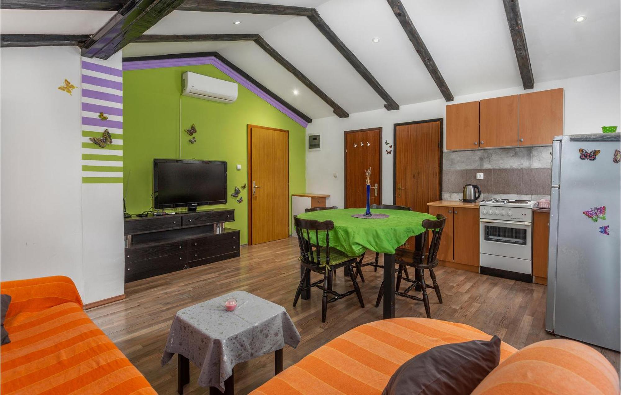 2 Bedroom Amazing Apartment In Njivice Exterior photo